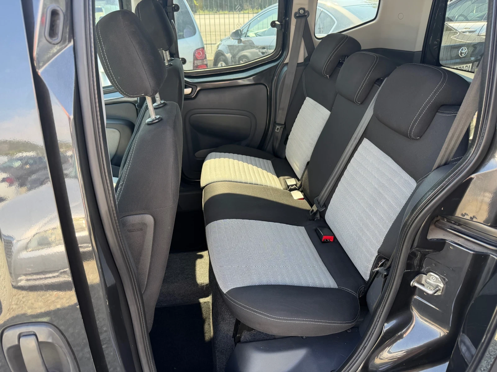 Fiat Qubo 1.4I, снимка 11 - Автомобили и джипове - 56194831