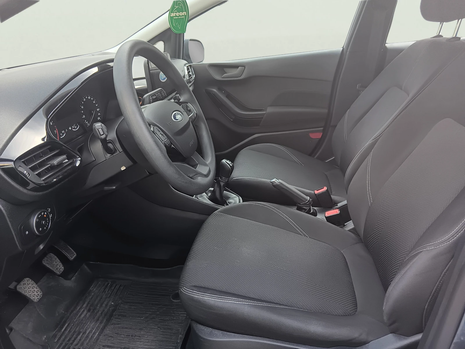Ford Fiesta 1.1 Duratec, снимка 9 - Автомобили и джипове - 56273953