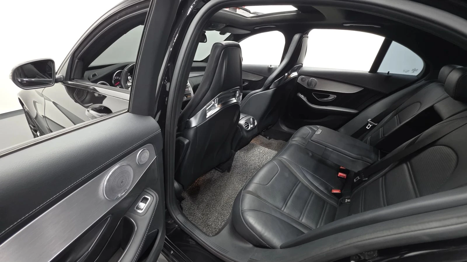 Mercedes-Benz C 63 AMG, снимка 12 - Автомобили и джипове - 56685479