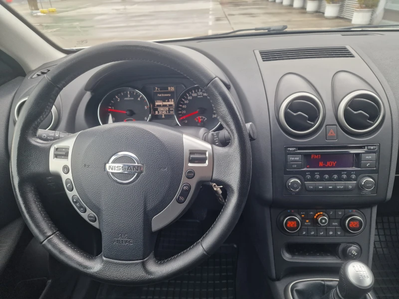 Nissan Qashqai 1.5 dCi, снимка 10 - Автомобили и джипове - 49363748