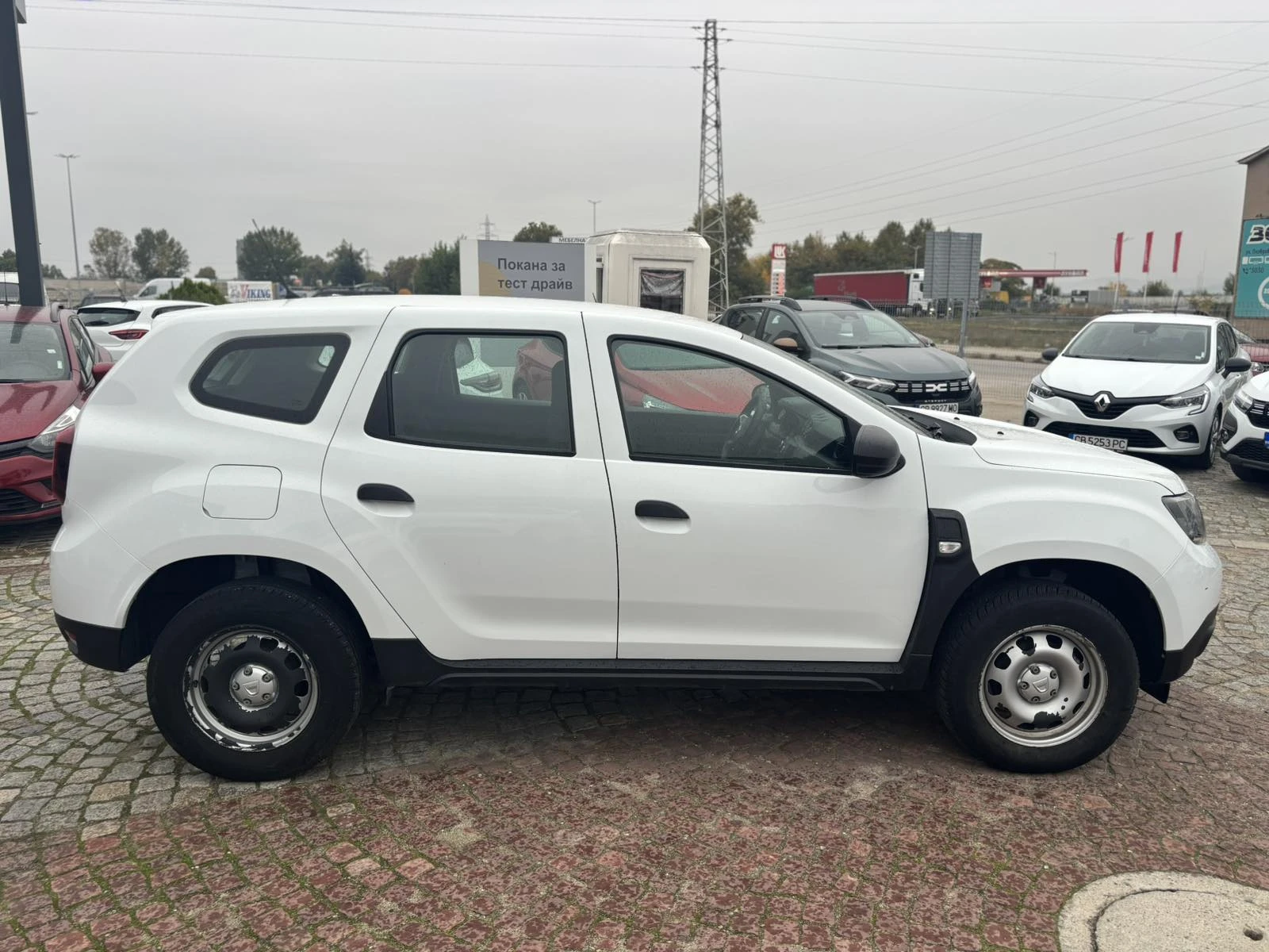 Dacia Duster TCe 95к.с. Бензин 4х2 BVM6 - изображение 8