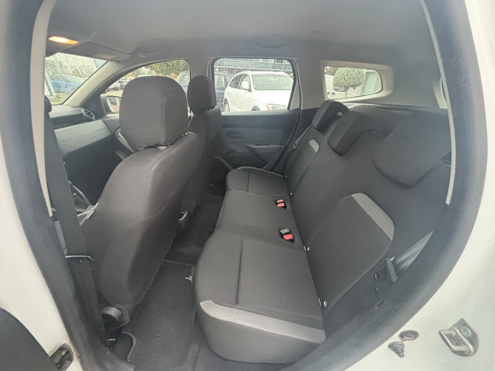 Dacia Duster TCe 95к.с. Бензин 4х2 BVM6 - изображение 10