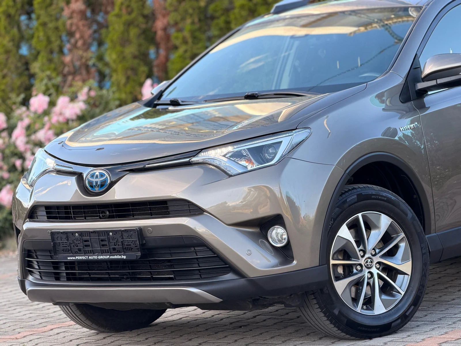 Toyota Rav4 2.5HYBRID-AWD-4X4-KEYLESS-КАМЕРА-НАВИ-157Х.КМ-ТОП!, снимка 2 - Автомобили и джипове - 53177957