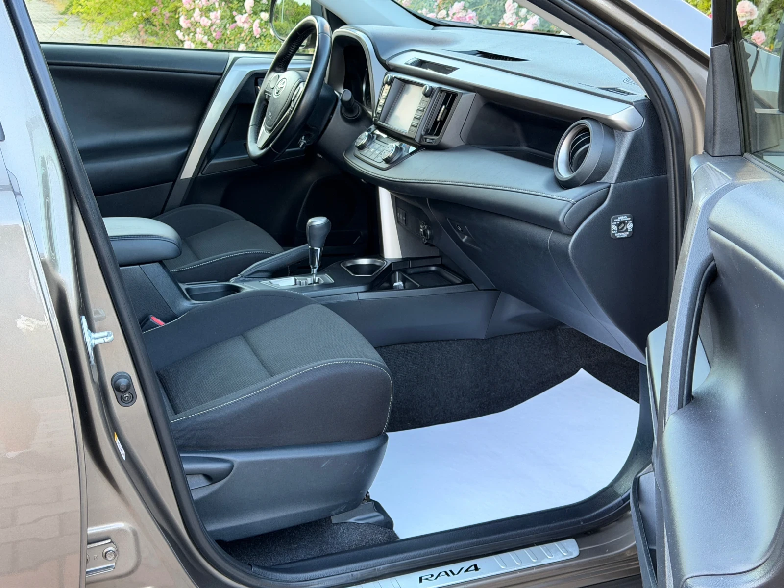 Toyota Rav4 2.5HYBRID-AWD-4X4-KEYLESS-КАМЕРА-НАВИ-157Х.КМ-ТОП!, снимка 15 - Автомобили и джипове - 53177957