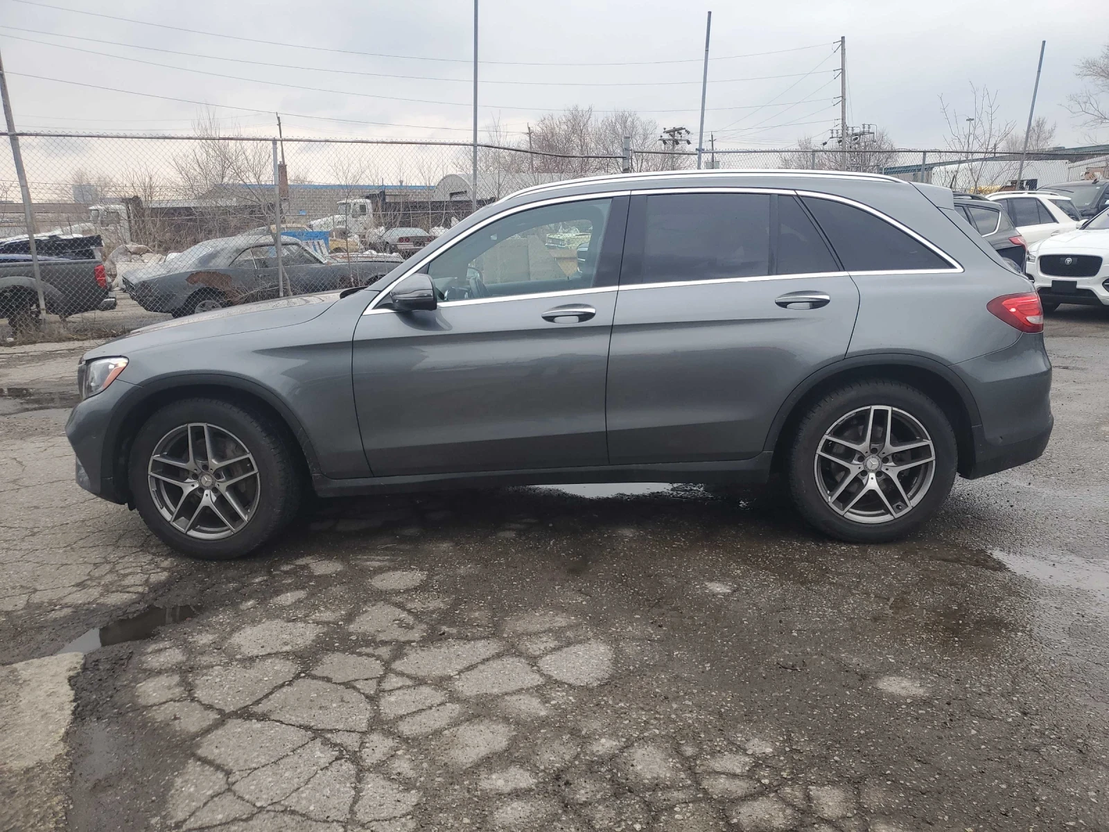 Mercedes-Benz GLC 300 CAR FAX * АВТО КРЕДИТ * ПОДГРЕВ * , снимка 2 - Автомобили и джипове - 54056485