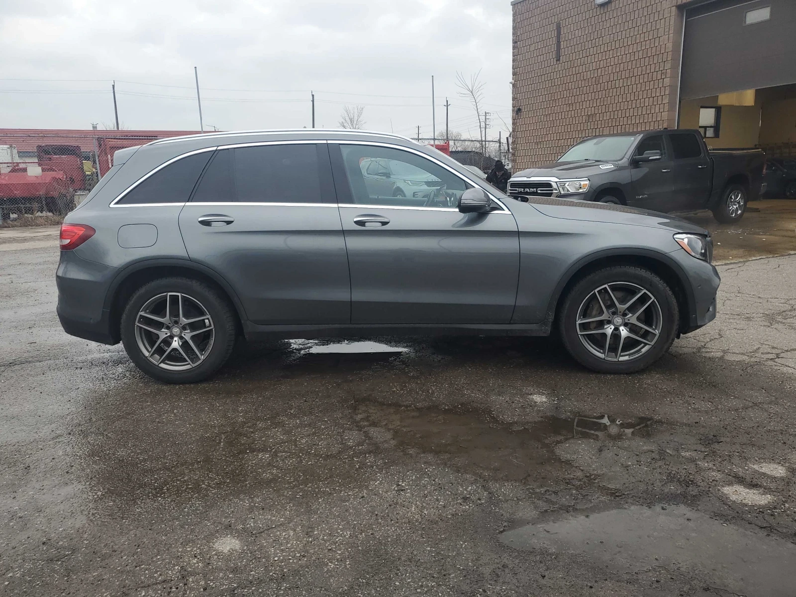 Mercedes-Benz GLC 300 CAR FAX * АВТО КРЕДИТ * ПОДГРЕВ * , снимка 3 - Автомобили и джипове - 54056485