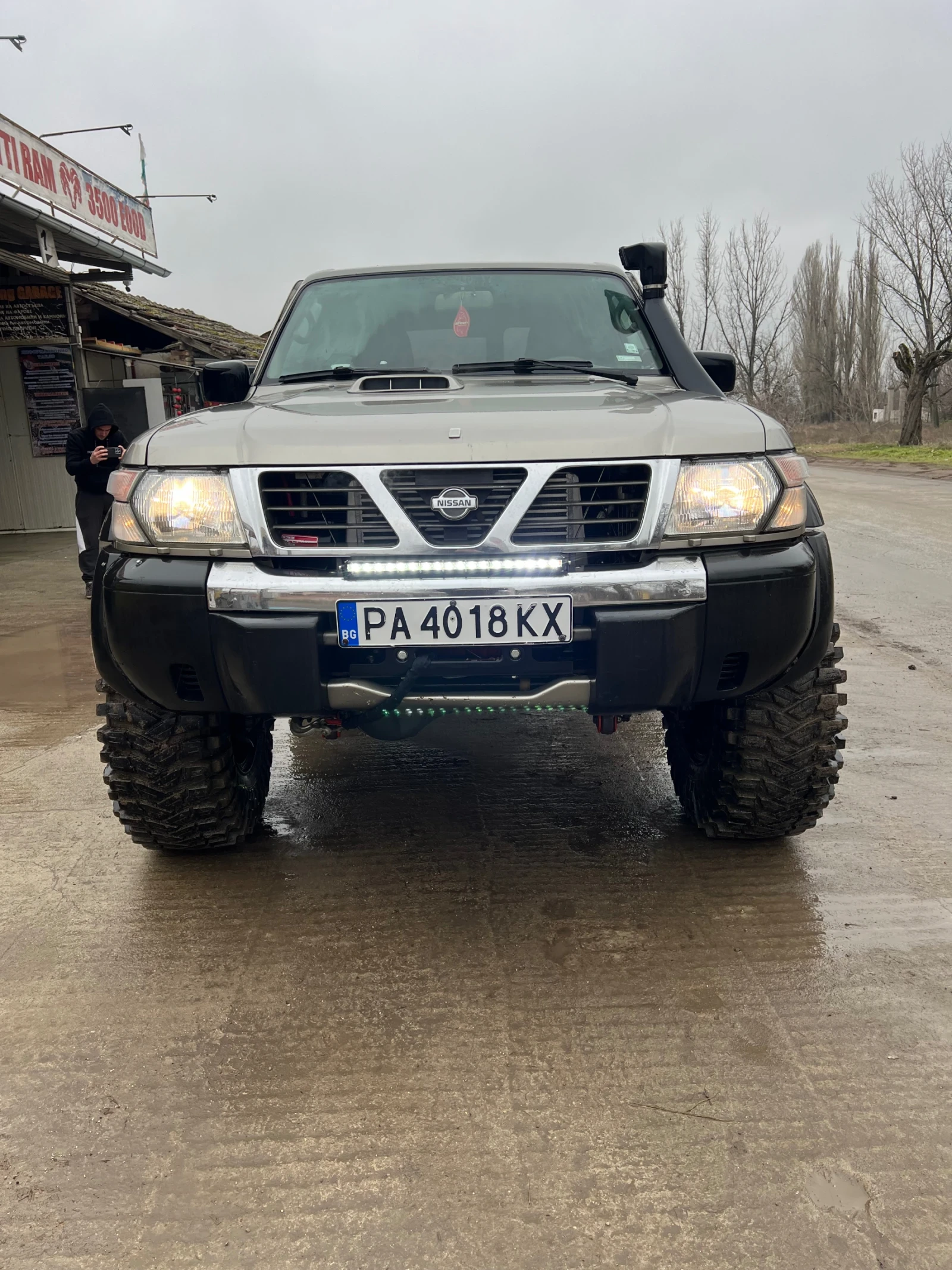 Nissan Patrol, снимка 6 - Автомобили и джипове - 54314777