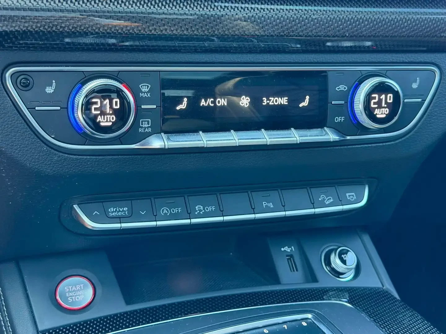 Audi SQ5 MATRIX* BANG* OLUFSEN* 360КАМЕРА* ПОДГРЕВ* МЪРТВА*, снимка 11 - Автомобили и джипове - 55977497