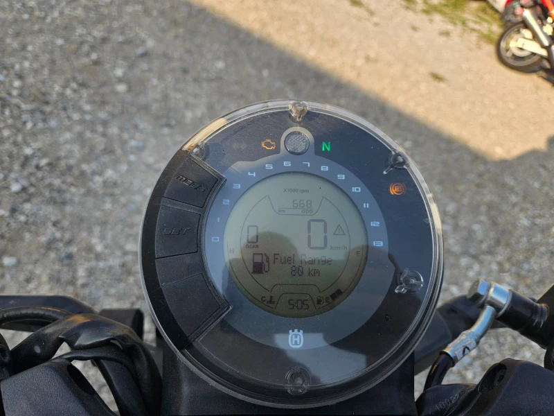 Husqvarna Svartpilen 401 А2 Лизинг Бартер, снимка 7 - Мотоциклети и мототехника - 42003353