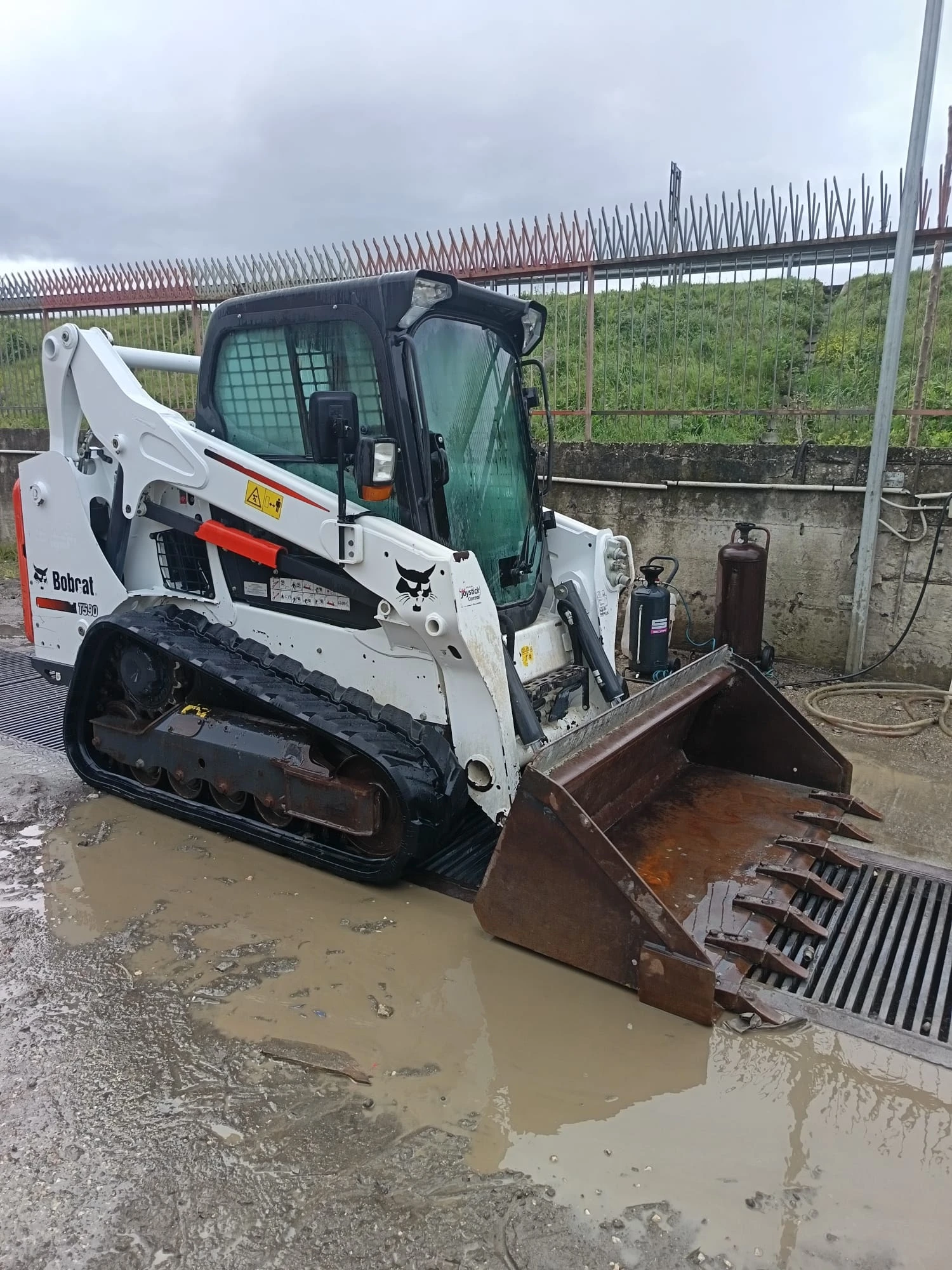 Мини челни товарачи Bobcat T 590-1100часа.УНИКАТ | Auto.bg — изображение 1