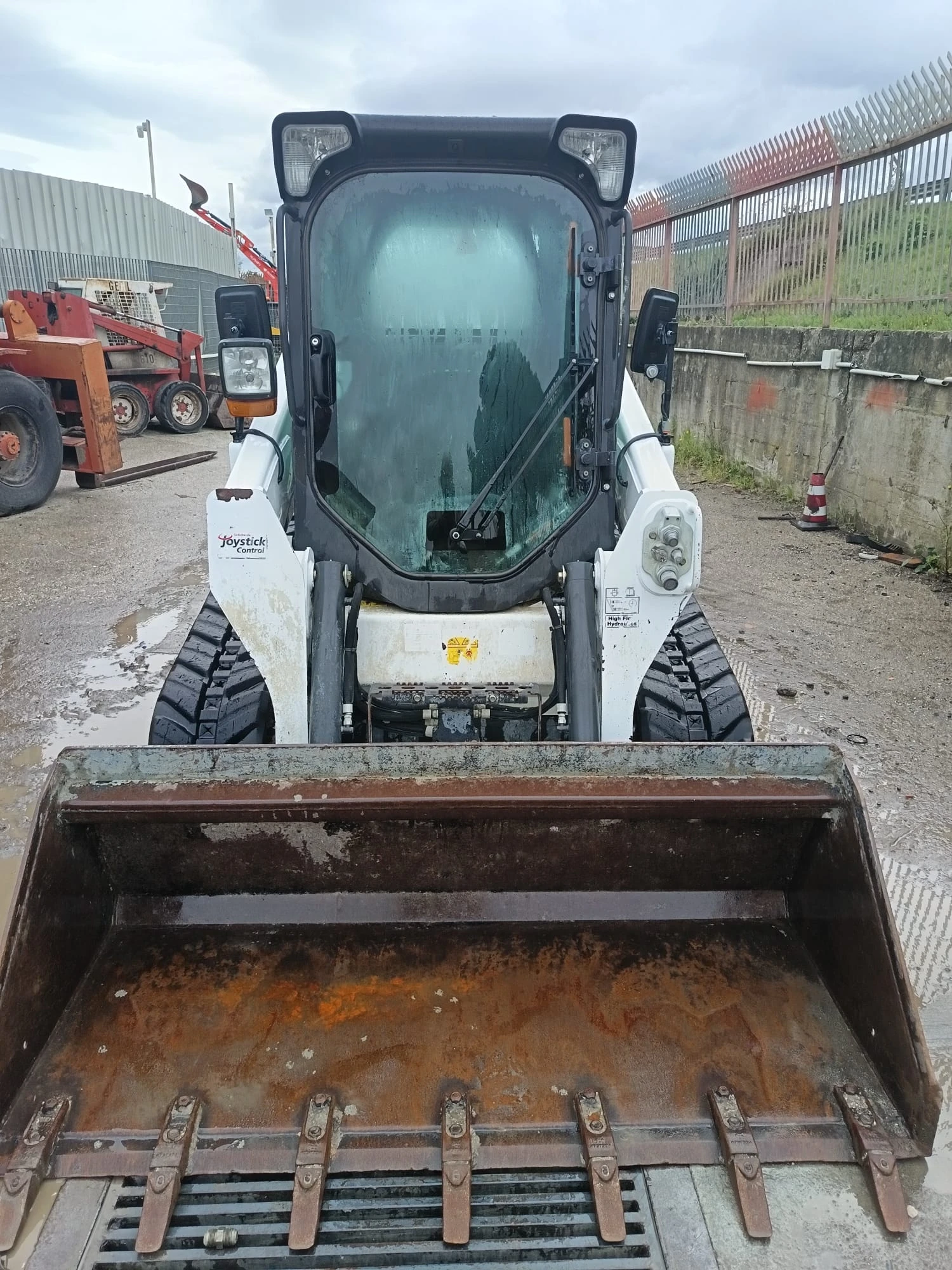 Мини челни товарачи Bobcat T 590-1100часа.УНИКАТ, снимка 8 - Индустриална техника - 54068013