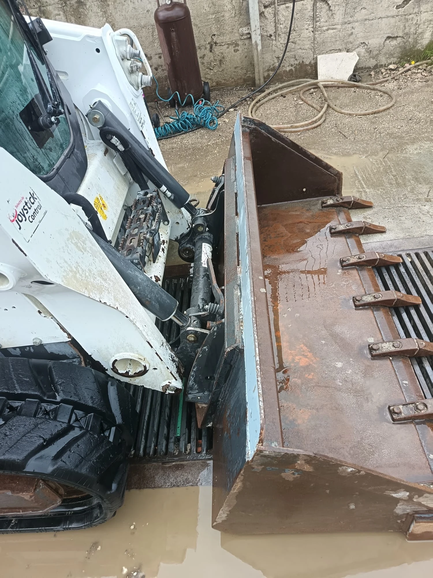 Мини челни товарачи Bobcat T 590-1100часа.УНИКАТ, снимка 7 - Индустриална техника - 54068013