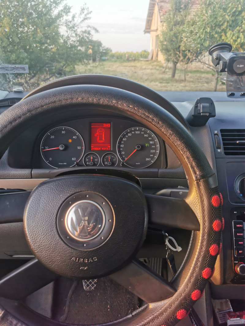VW Touran 2.0tdi 170hp, снимка 9 - Автомобили и джипове - 46401009