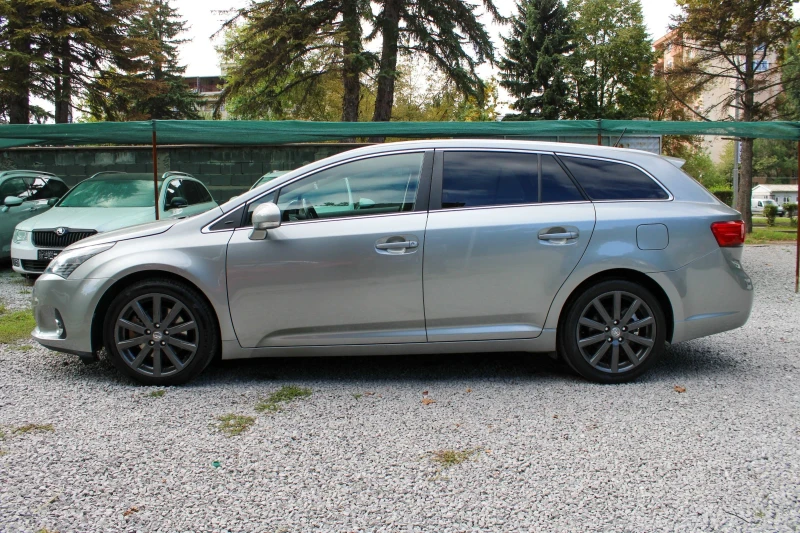 Toyota Avensis D4D FACELIFT 145000KM, снимка 2 - Автомобили и джипове - 47322914