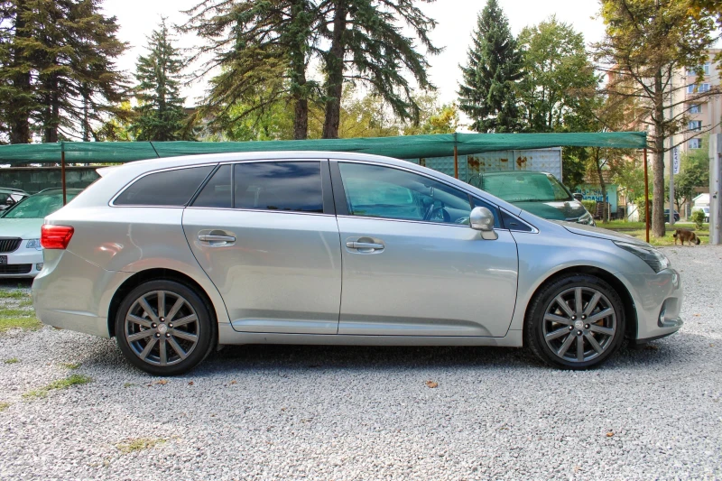 Toyota Avensis D4D FACELIFT 145000KM, снимка 6 - Автомобили и джипове - 47322914