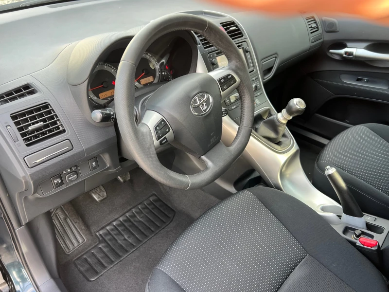 Toyota Auris 1.6-NAVI FULL, снимка 11 - Автомобили и джипове - 47623130