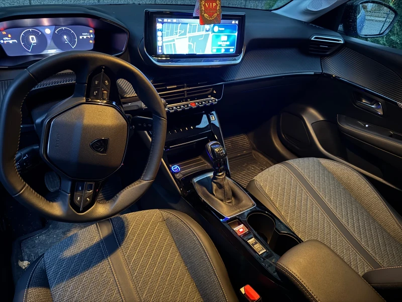 Peugeot 208 Allure, снимка 5 - Автомобили и джипове - 52308974