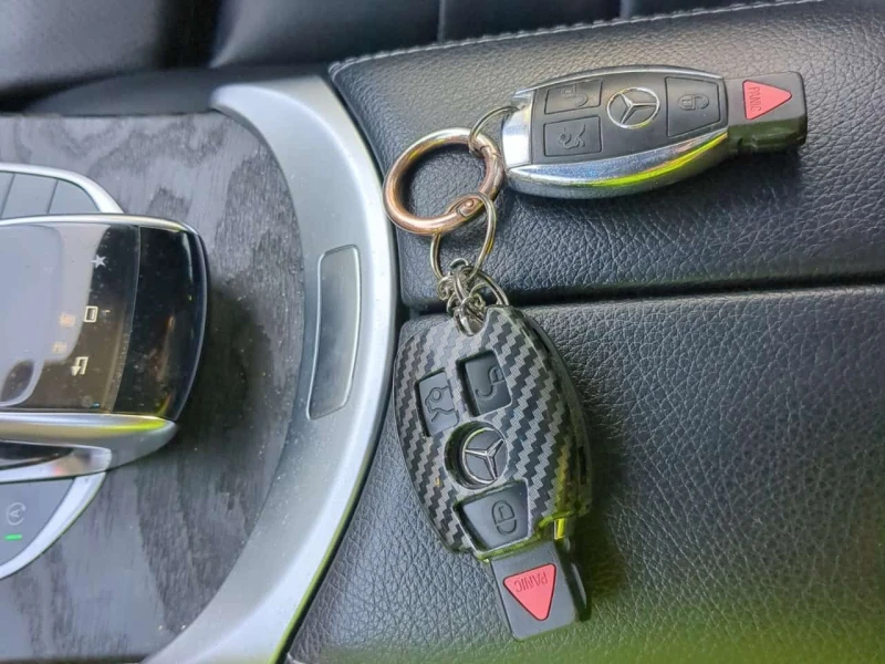 Mercedes-Benz C 400  /CARFAX / CAMERA/BURMESTER/PANO, снимка 8 - Автомобили и джипове - 53535852