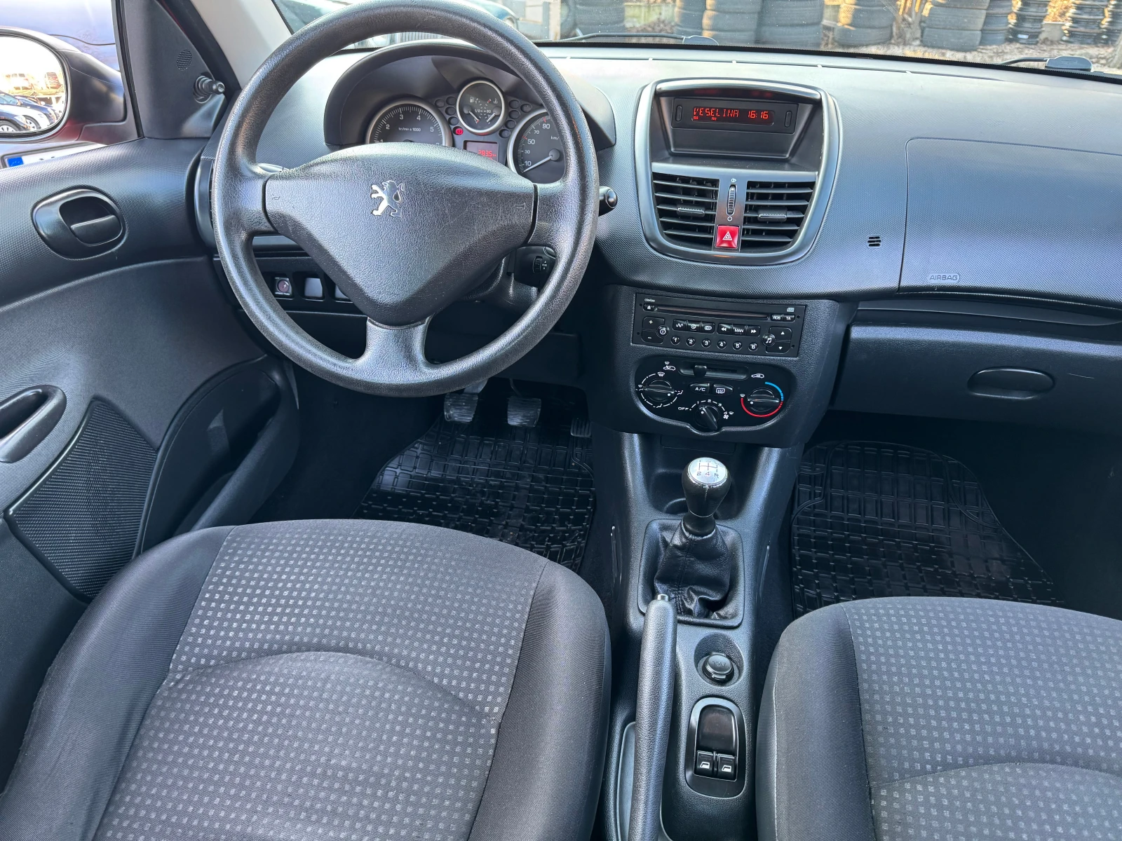 Peugeot 206 1.1i-КЛИМА | Mobile.bg — изображение 12