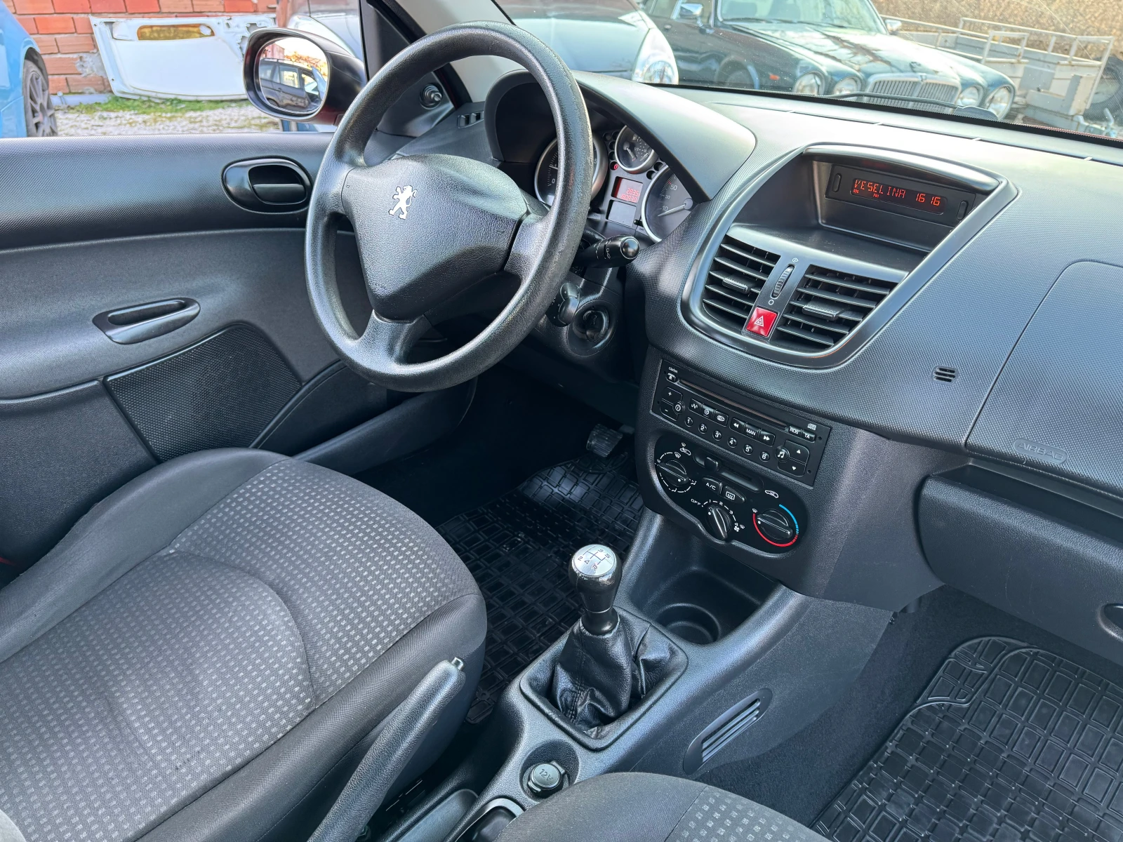Peugeot 206 1.1i-КЛИМА | Mobile.bg — изображение 14
