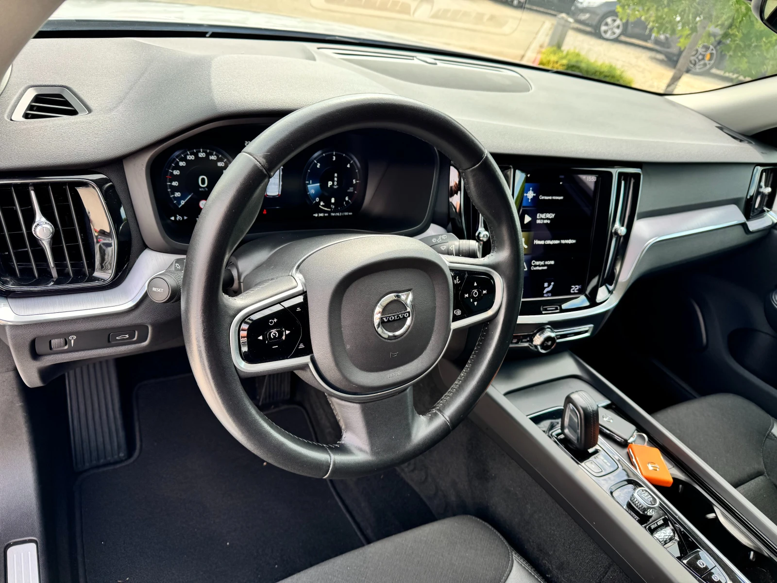 Volvo V60 Cross Country 2.0D 197к.с B4 4x4 FACE Hybrid - изображение 7