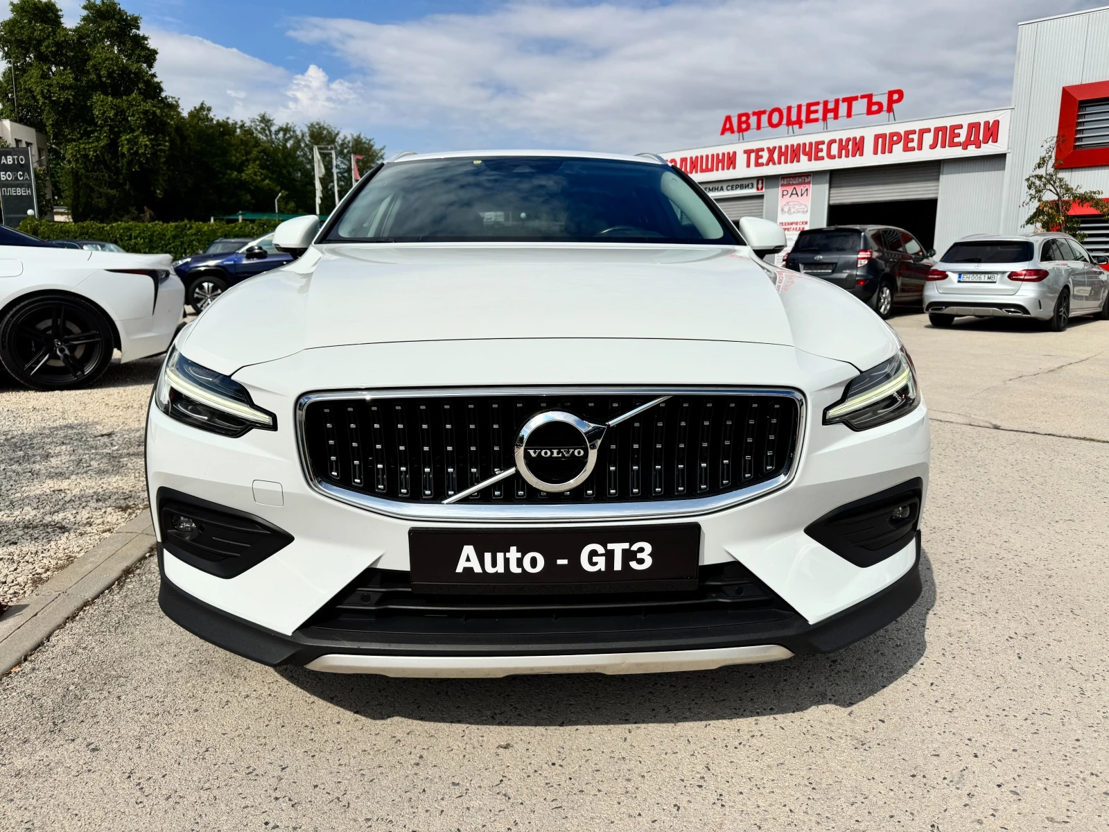 Volvo V60 Cross Country 2.0D 197к.с B4 4x4 FACE Hybrid - изображение 2