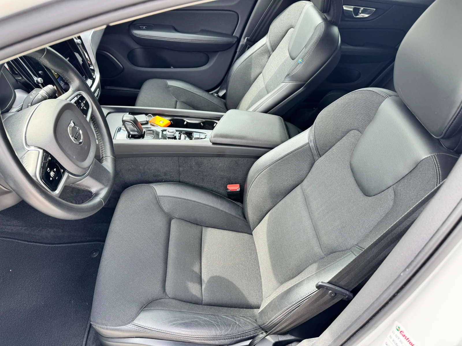Volvo V60 Cross Country 2.0D 197к.с B4 4x4 FACE Hybrid - изображение 8