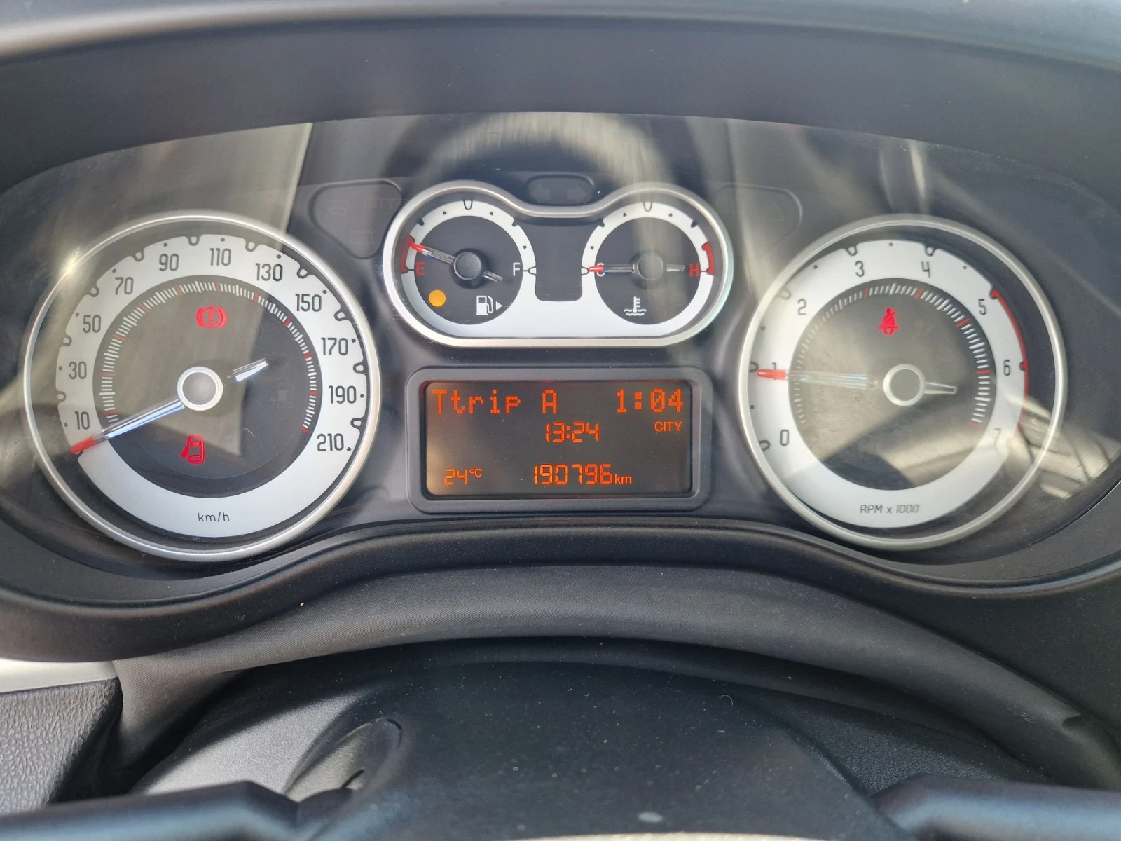 Fiat 500L 1.6 M-JET 105HP.ITALIA, снимка 11 - Автомобили и джипове - 54156957