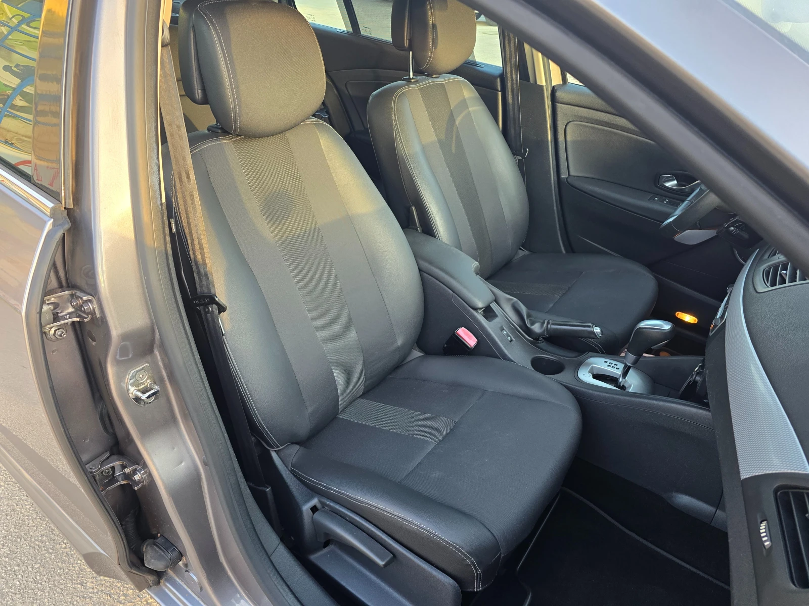 Renault Fluence 2.0i/140ps/LPG-AVTOMATIK, снимка 11 - Автомобили и джипове - 54235203