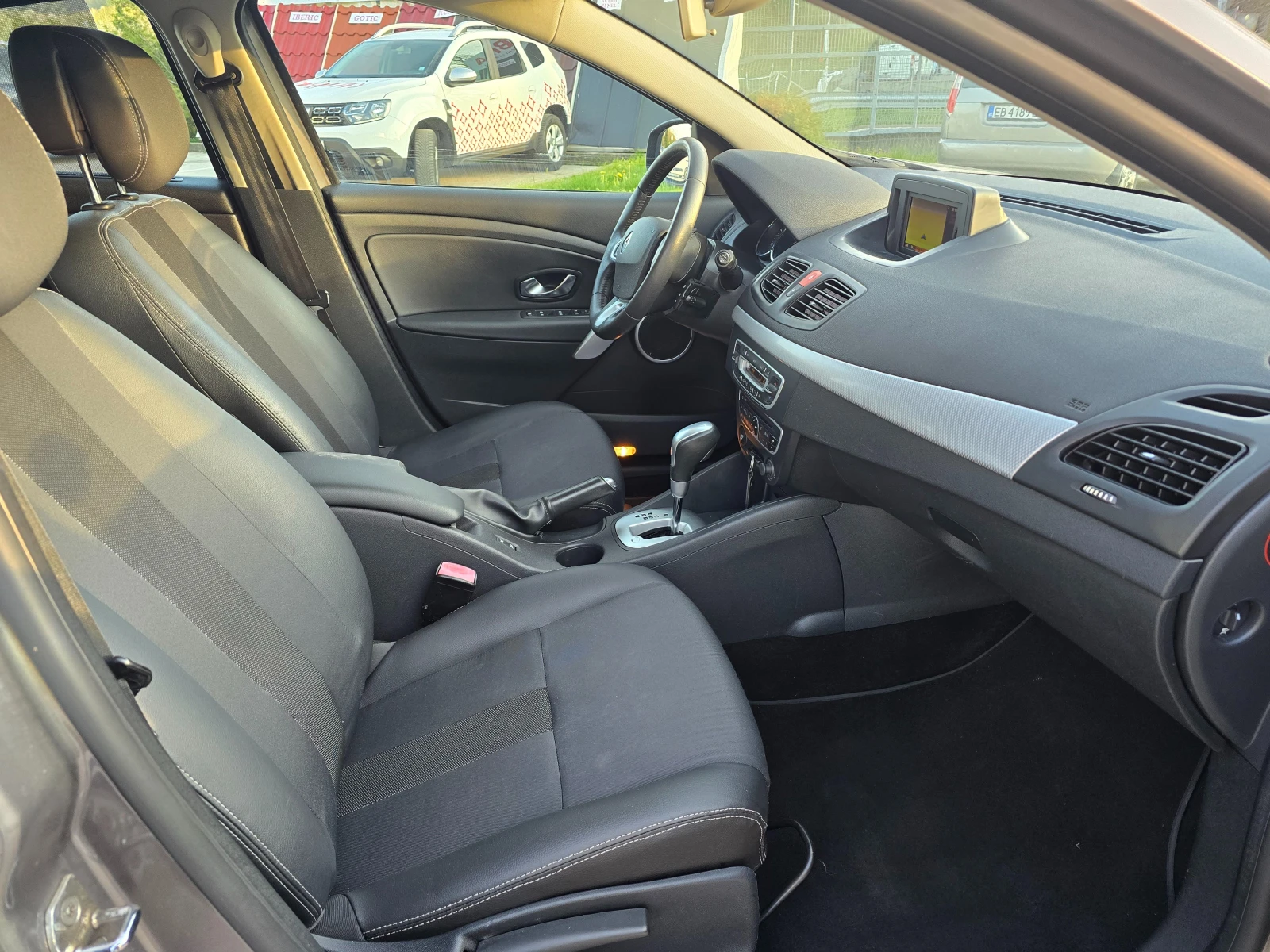 Renault Fluence 2.0i/140ps/LPG-AVTOMATIK, снимка 9 - Автомобили и джипове - 54235203