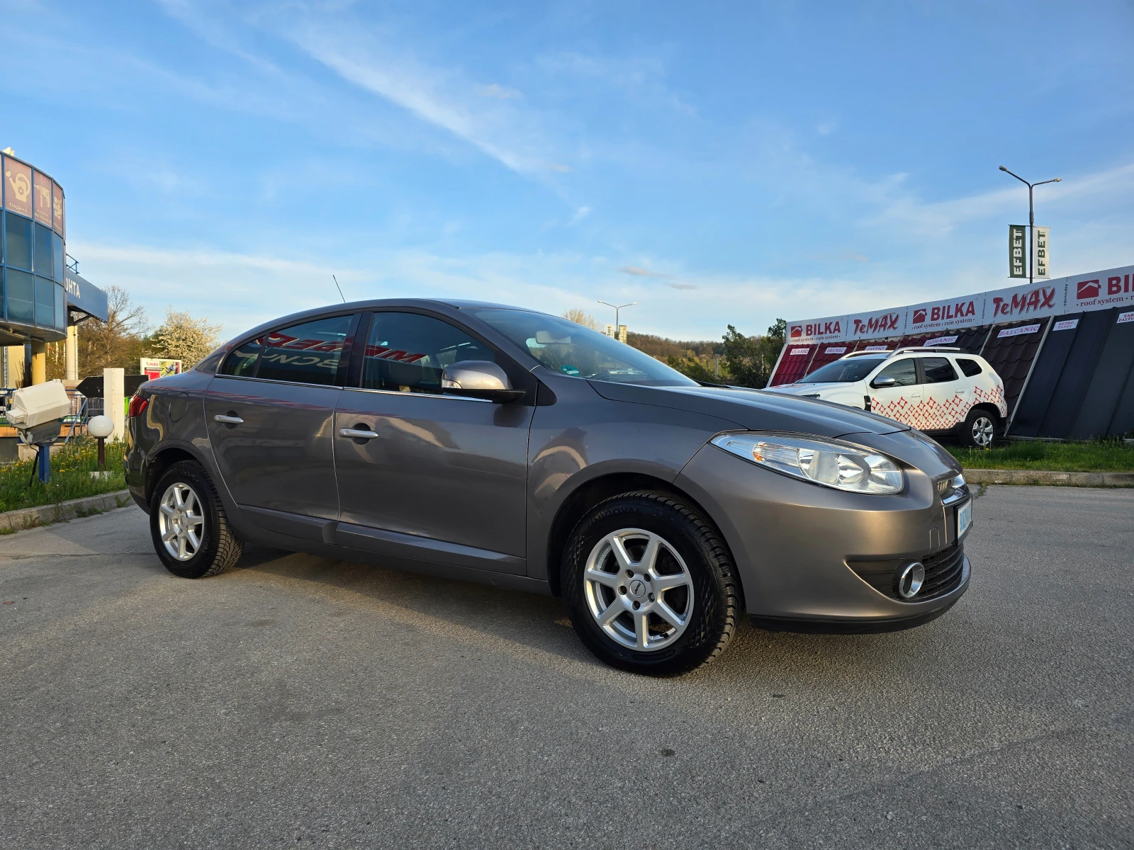 Renault Fluence 2.0i/140ps/LPG-AVTOMATIK, снимка 8 - Автомобили и джипове - 54235203