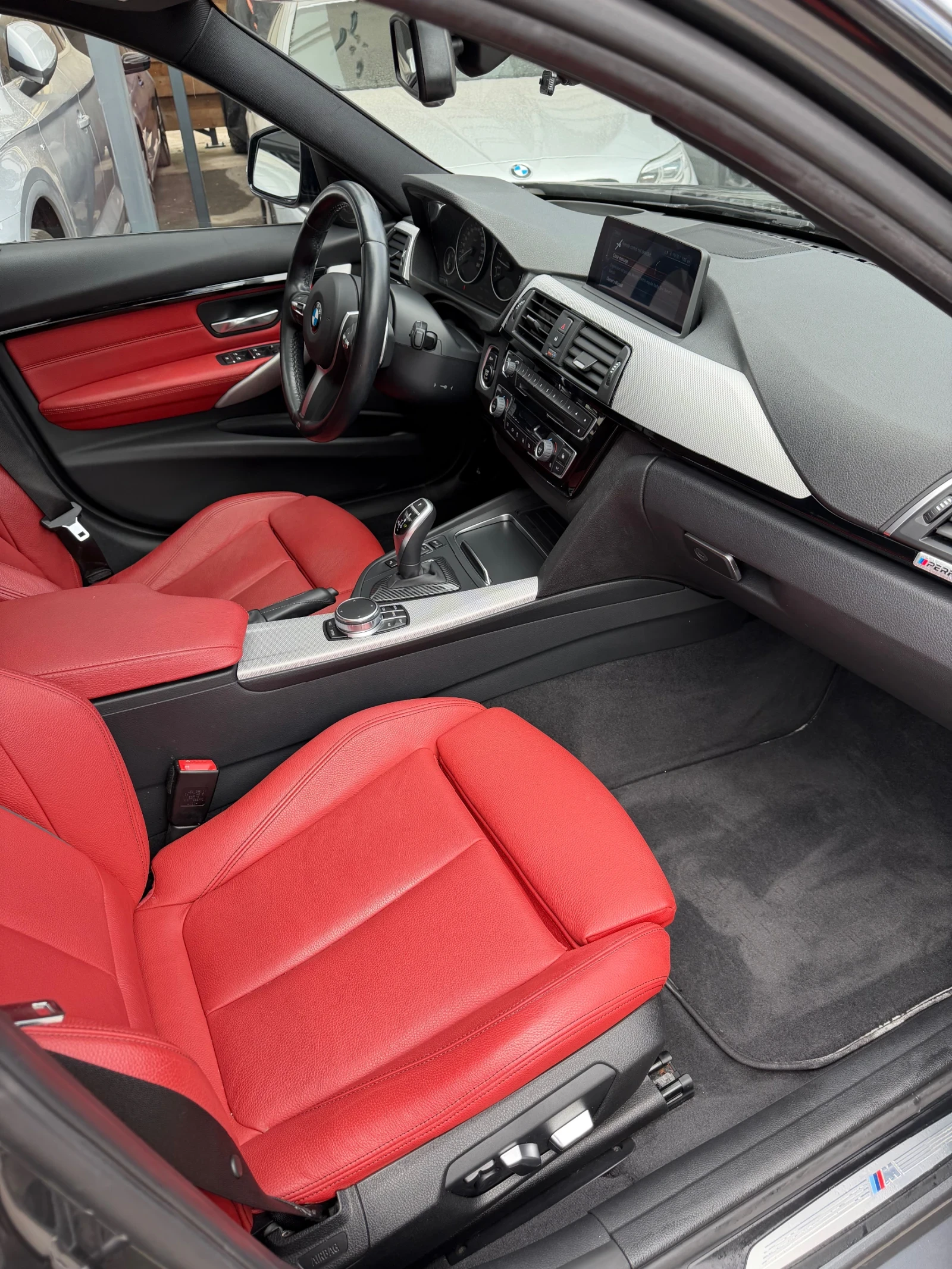 BMW 330 M-pack xDrive, снимка 12 - Автомобили и джипове - 54283619