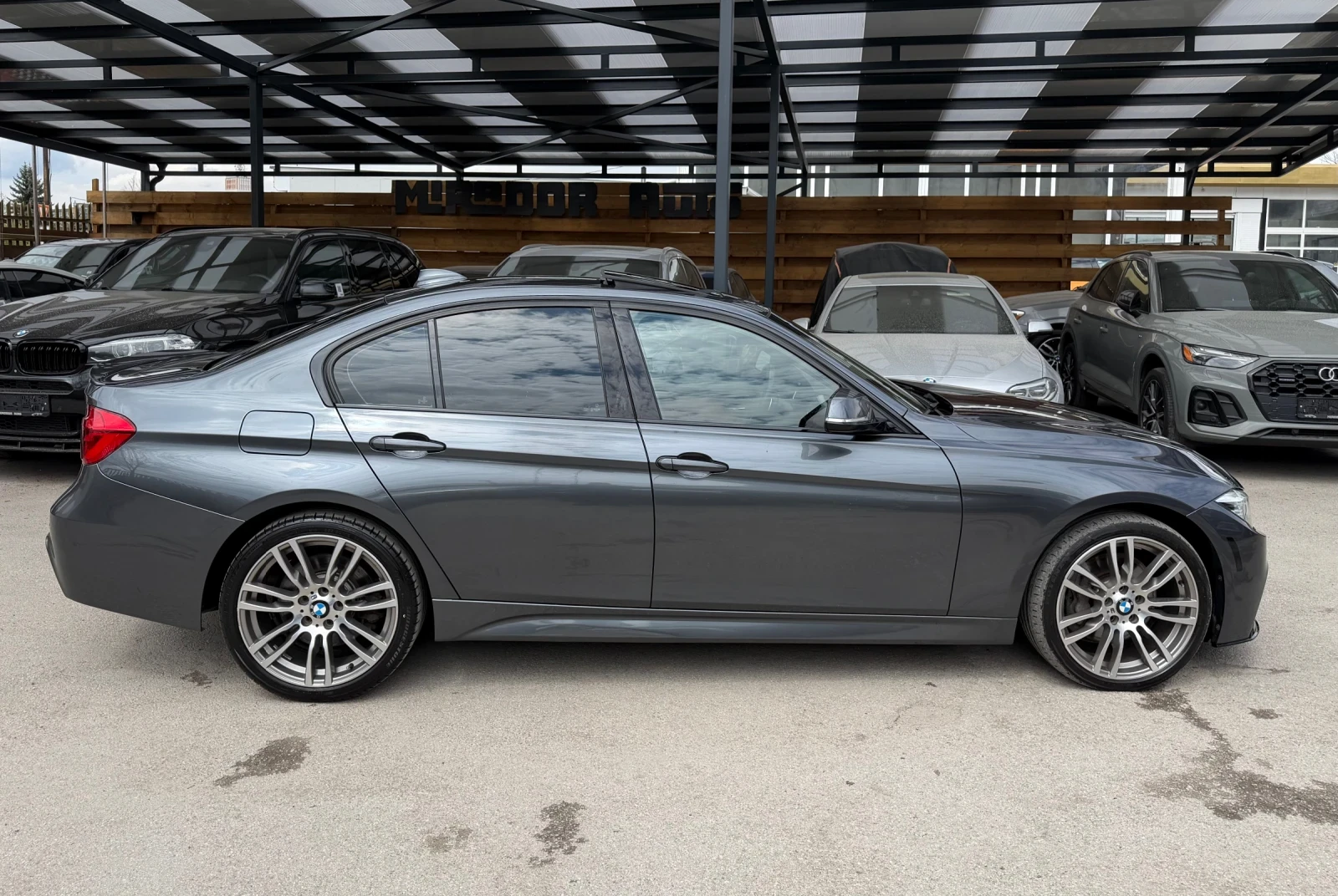 BMW 330 M-pack xDrive, снимка 4 - Автомобили и джипове - 54283619