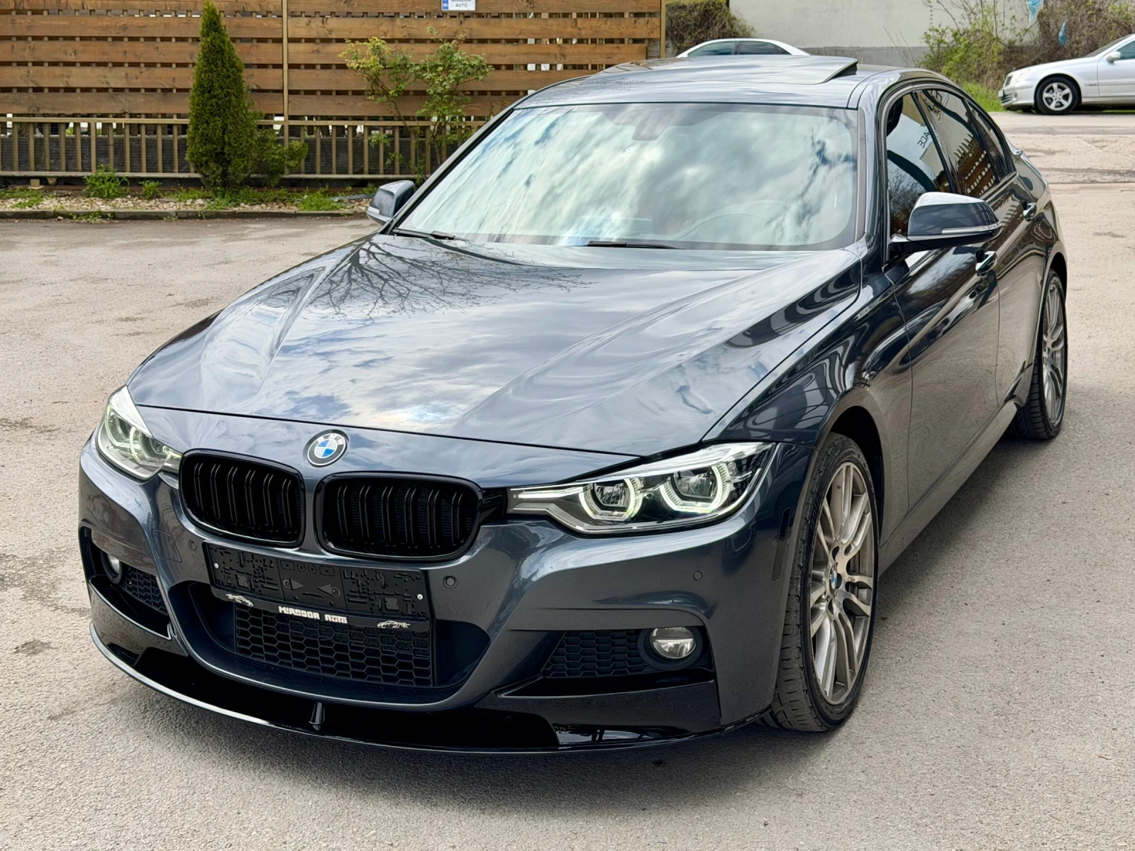 BMW 330 M-pack xDrive, снимка 3 - Автомобили и джипове - 54283619