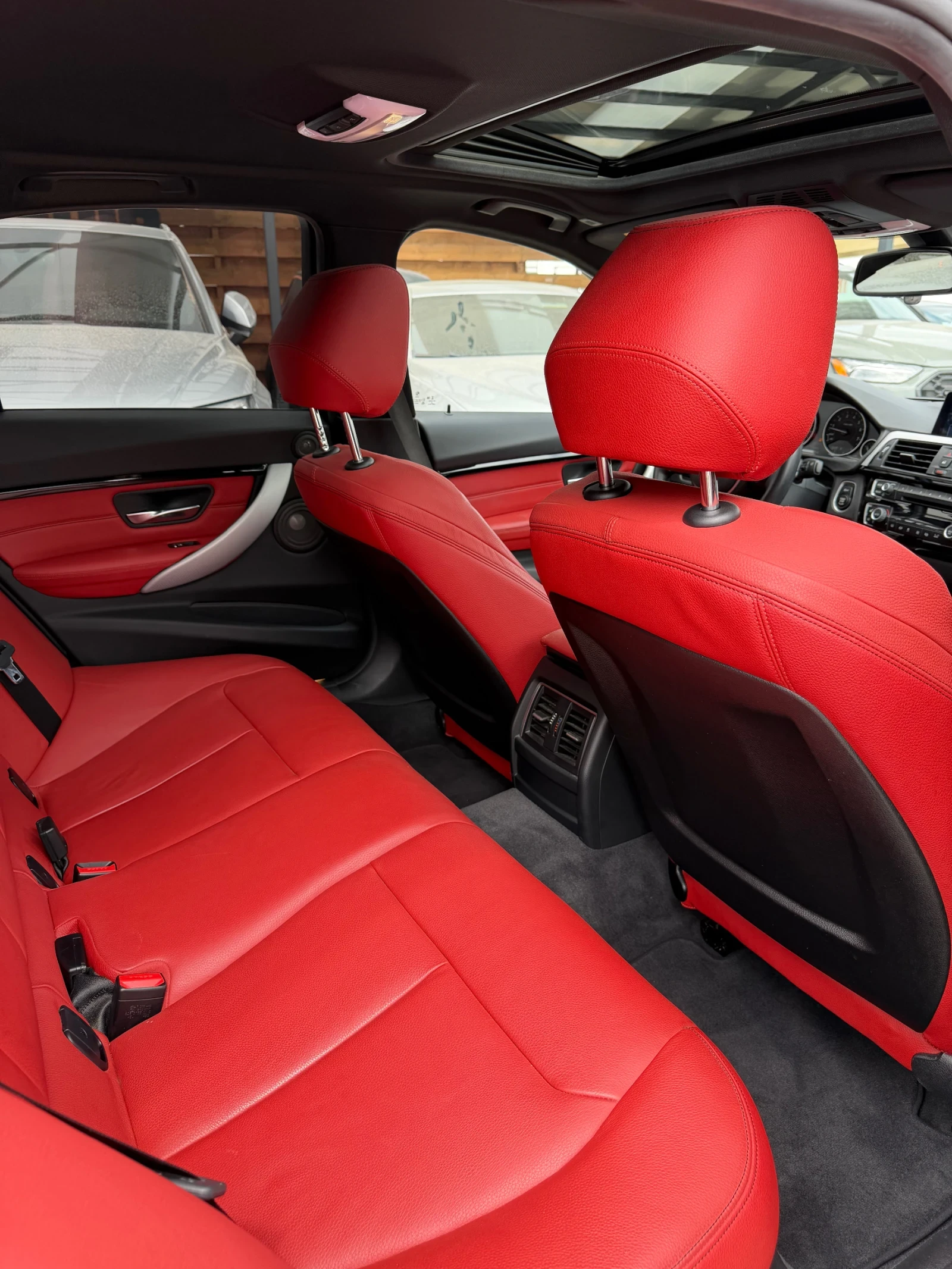 BMW 330 M-pack xDrive, снимка 11 - Автомобили и джипове - 54283619