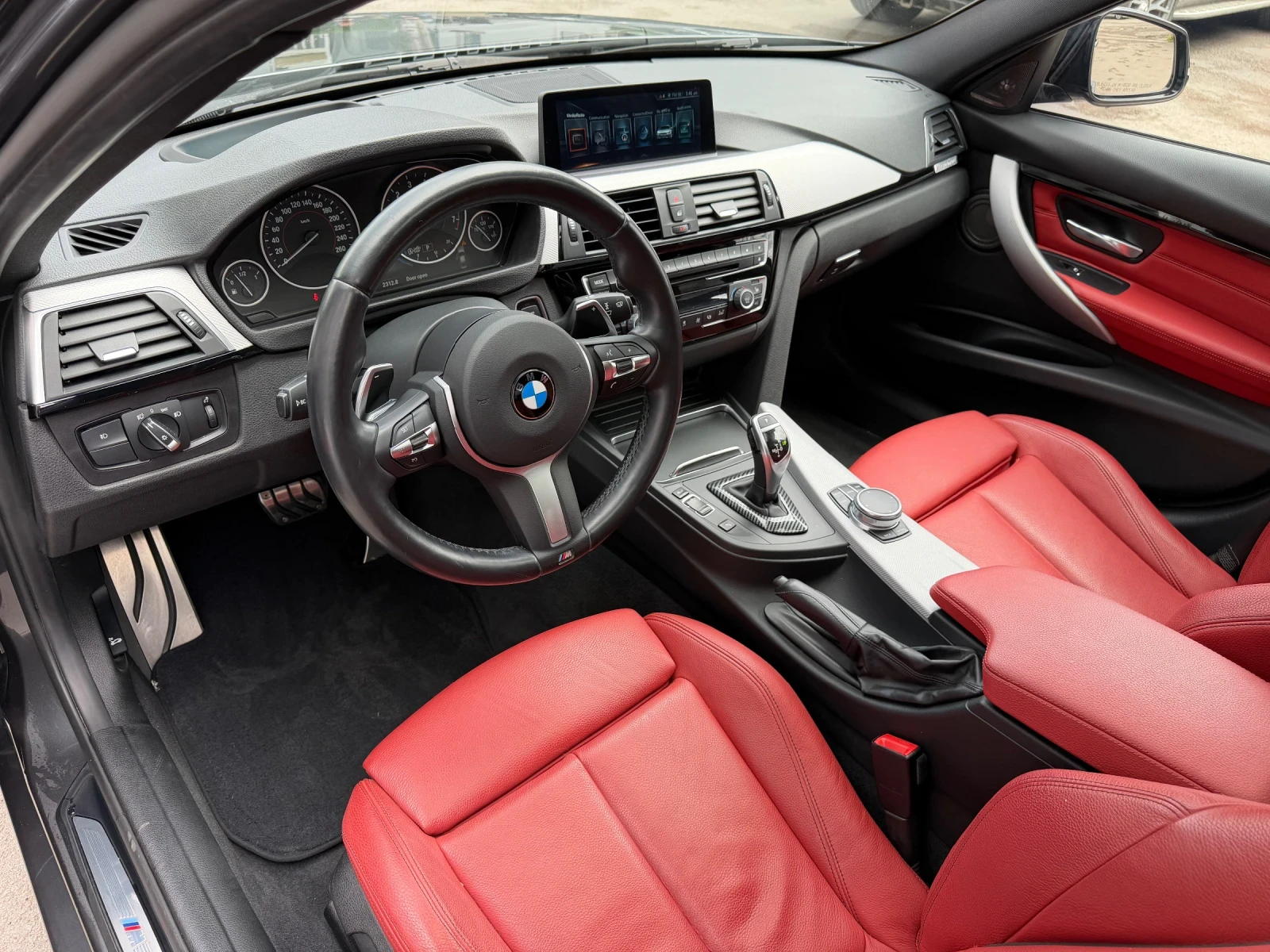 BMW 330 M-pack xDrive, снимка 8 - Автомобили и джипове - 54283619