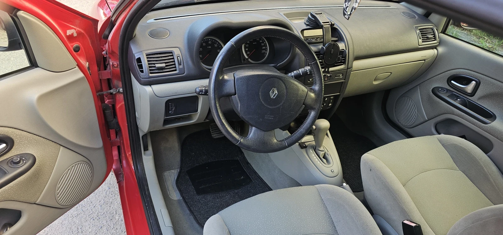 Renault Clio, снимка 7 - Автомобили и джипове - 54598428