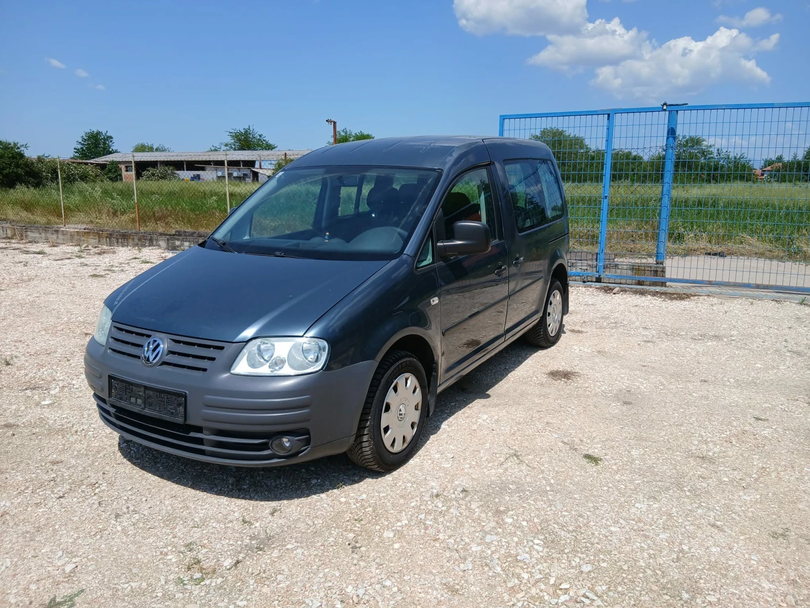 VW Caddy 1.9 тди, снимка 3 - Автомобили и джипове - 54817028