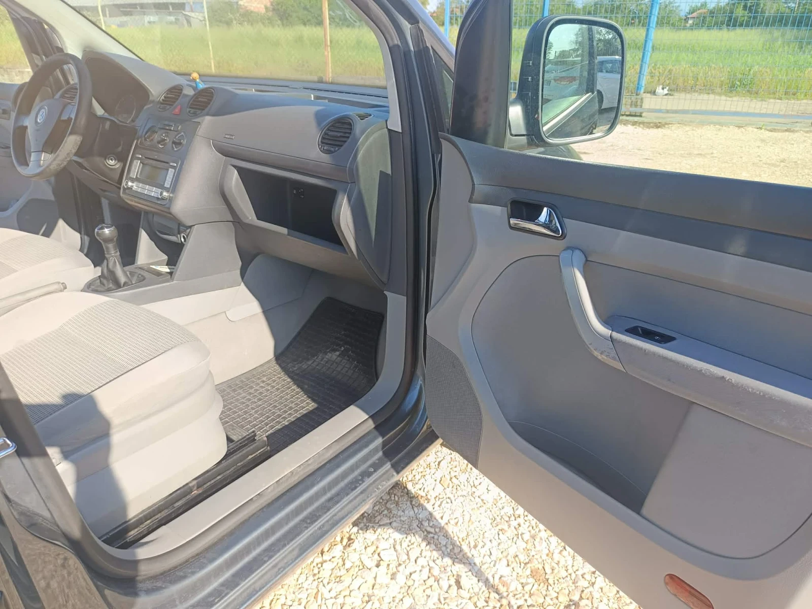 VW Caddy 1.9 тди, снимка 15 - Автомобили и джипове - 54817028