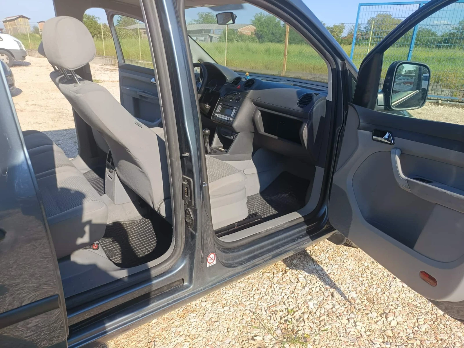 VW Caddy 1.9 тди, снимка 12 - Автомобили и джипове - 54817028