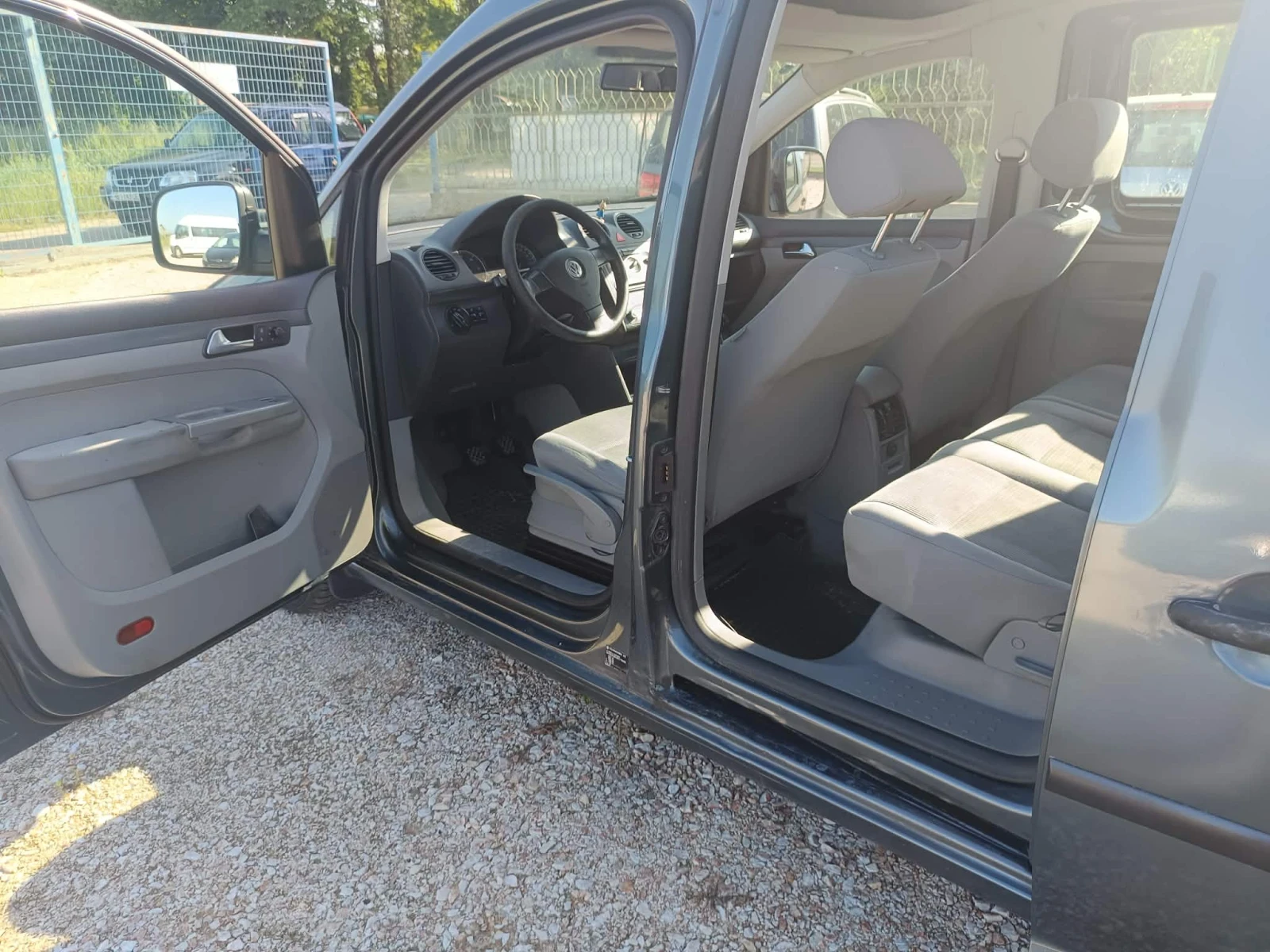 VW Caddy 1.9 тди, снимка 13 - Автомобили и джипове - 54817028