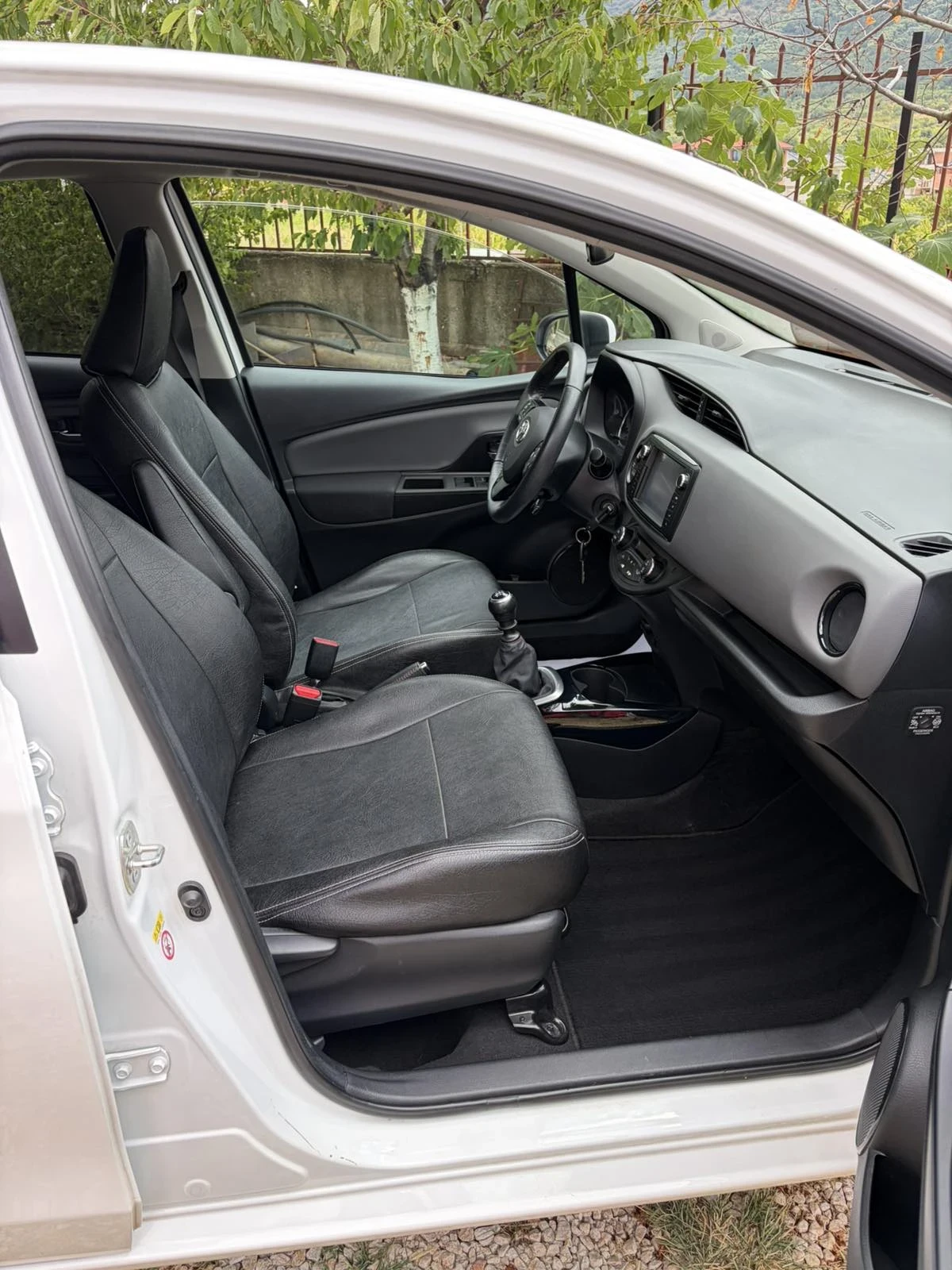 Toyota Yaris 1.33/99к./КОЖА/НАВИГАЦИЯ/КАМЕРА/95000км!, снимка 6 - Автомобили и джипове - 55419684