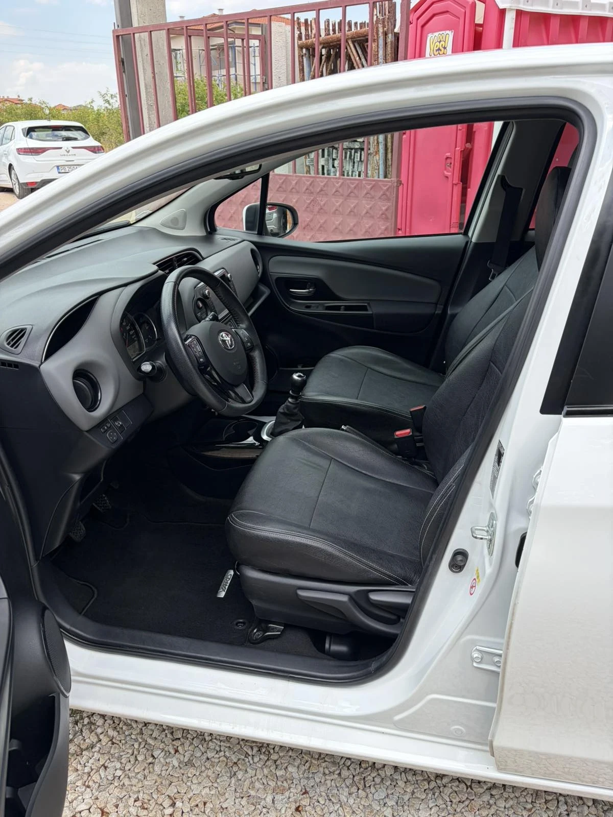 Toyota Yaris 1.33/99к./КОЖА/НАВИГАЦИЯ/КАМЕРА/95000км!, снимка 5 - Автомобили и джипове - 55419684