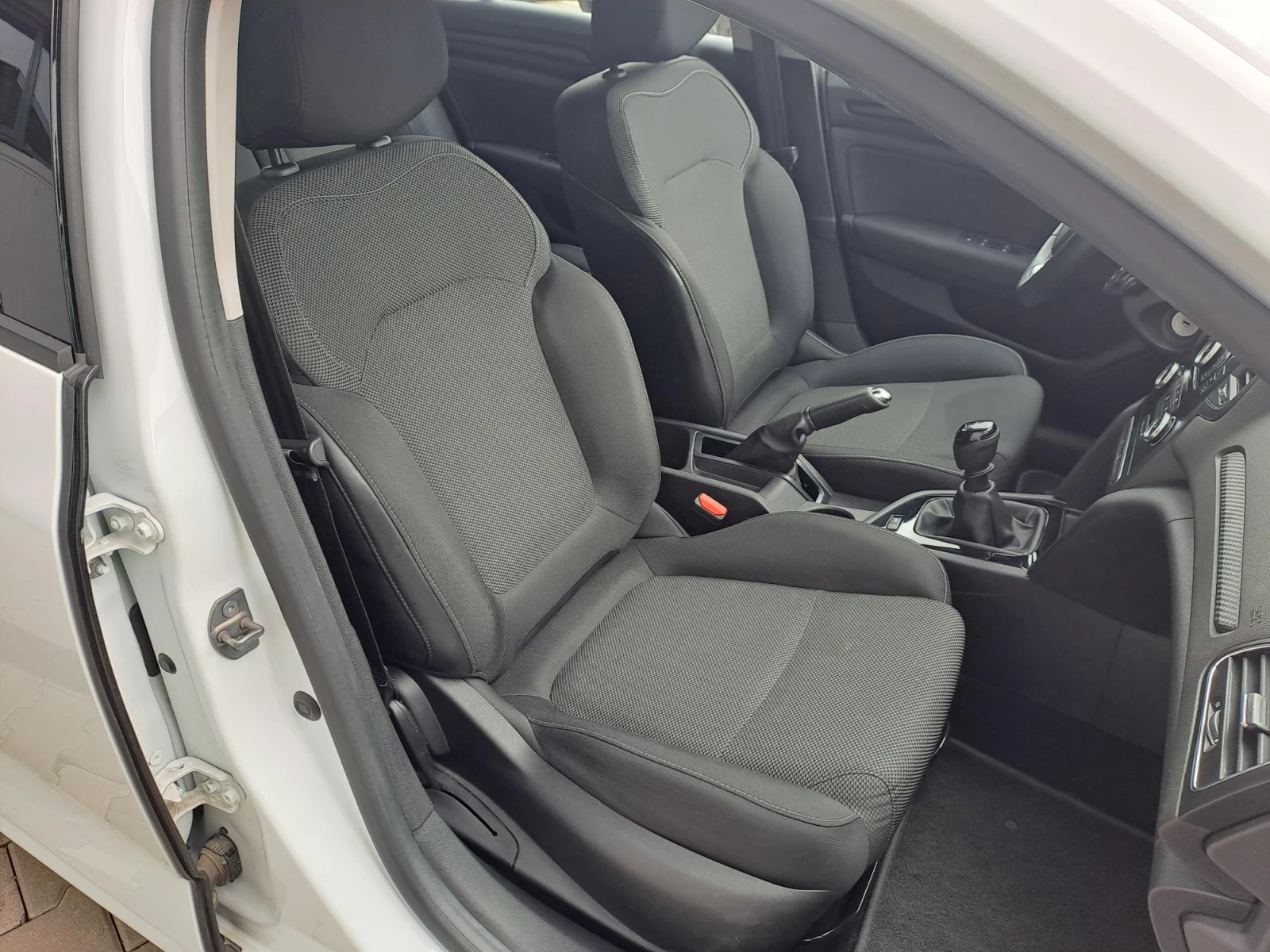 Renault Megane 1.3 TCe Life 140к.с. Супер Лятна разпродажба, снимка 14 - Автомобили и джипове - 55574905