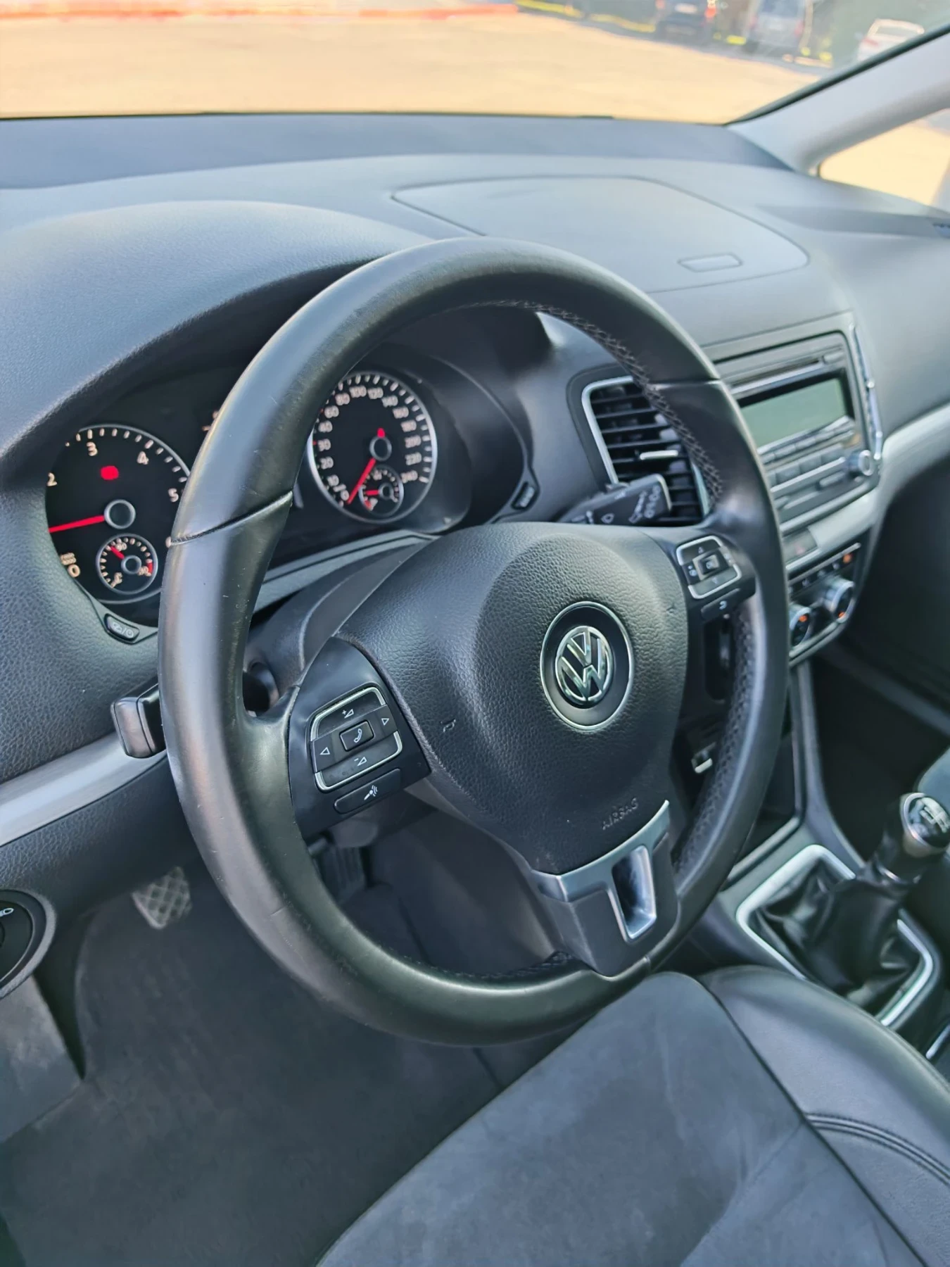 VW Sharan * 2.0TDI 140ps * 4-MOTION 4X4 * ПЕЧКА * ПАНОРАМА *, снимка 14 - Автомобили и джипове - 55994661