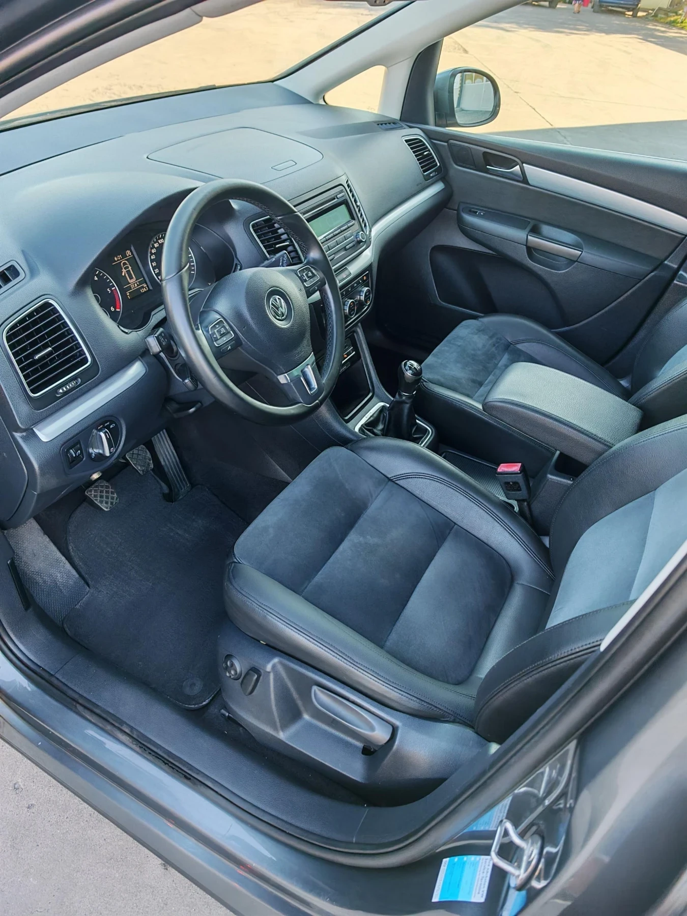 VW Sharan * 2.0TDI 140ps * 4-MOTION 4X4 * ПЕЧКА * ПАНОРАМА *, снимка 6 - Автомобили и джипове - 55994661
