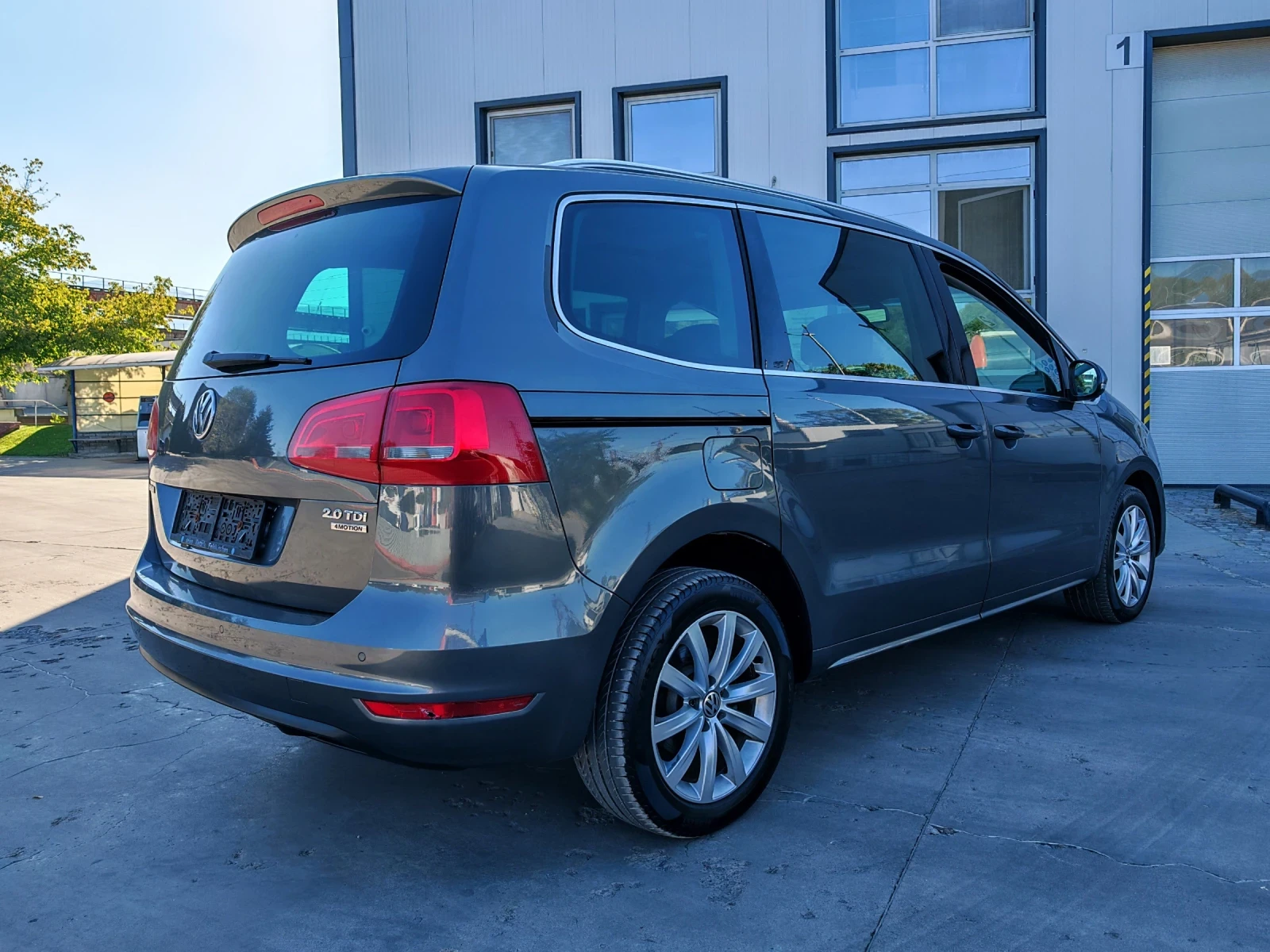 VW Sharan * 2.0TDI 140ps * 4-MOTION 4X4 * ПЕЧКА * ПАНОРАМА *, снимка 4 - Автомобили и джипове - 55994661