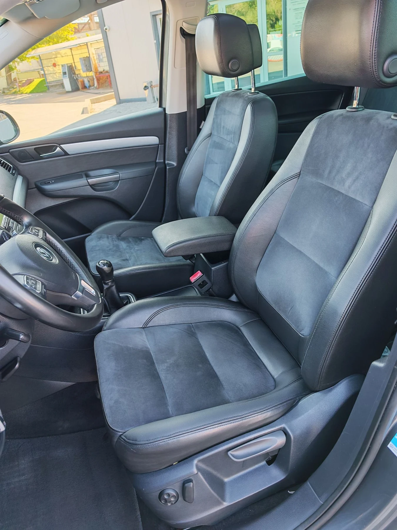 VW Sharan * 2.0TDI 140ps * 4-MOTION 4X4 * ПЕЧКА * ПАНОРАМА *, снимка 9 - Автомобили и джипове - 55994661
