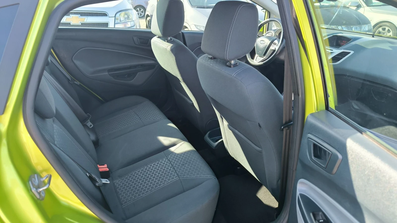 Ford Fiesta 1.4i, снимка 11 - Автомобили и джипове - 56637894