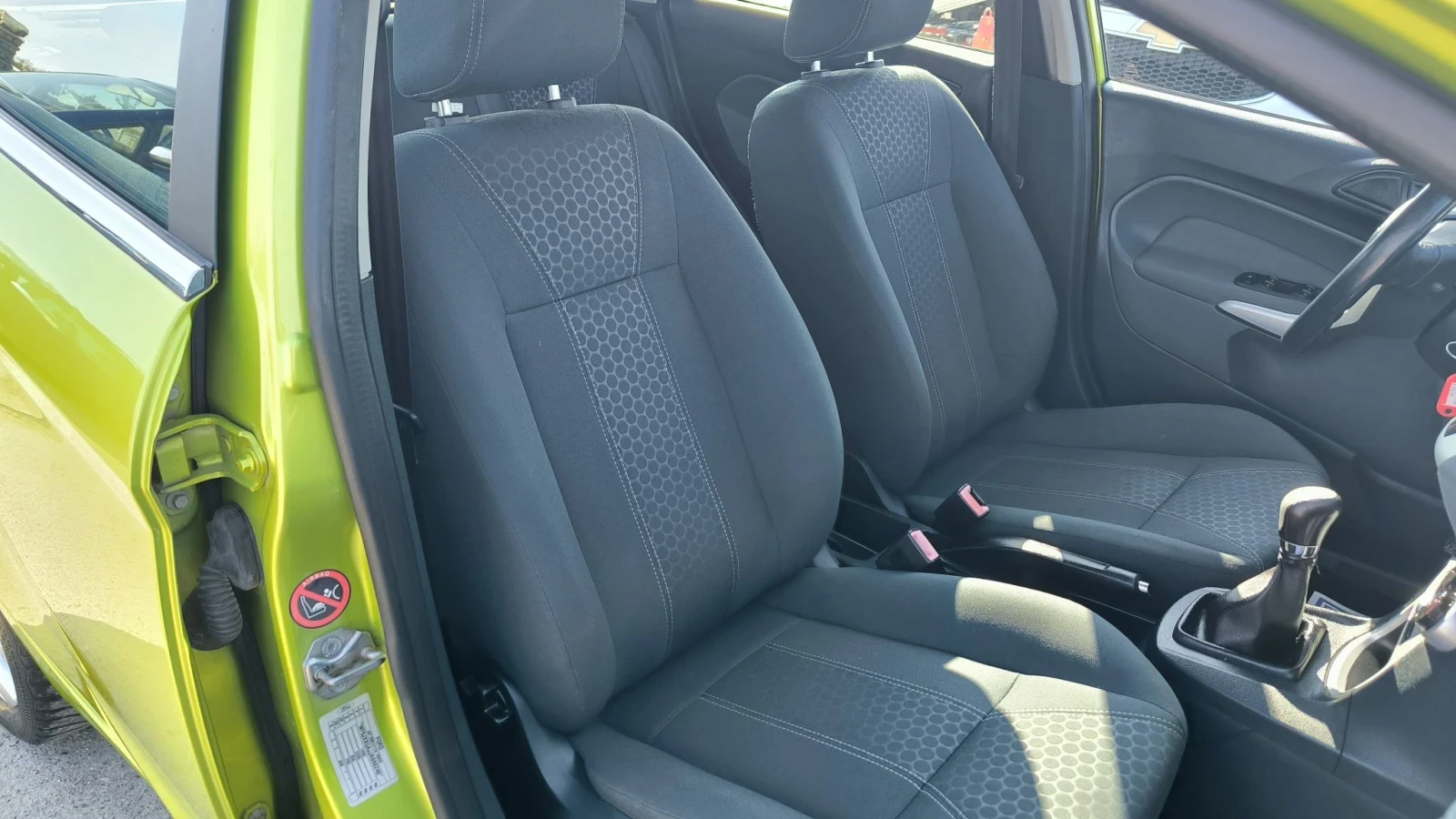 Ford Fiesta 1.4i, снимка 9 - Автомобили и джипове - 56637894